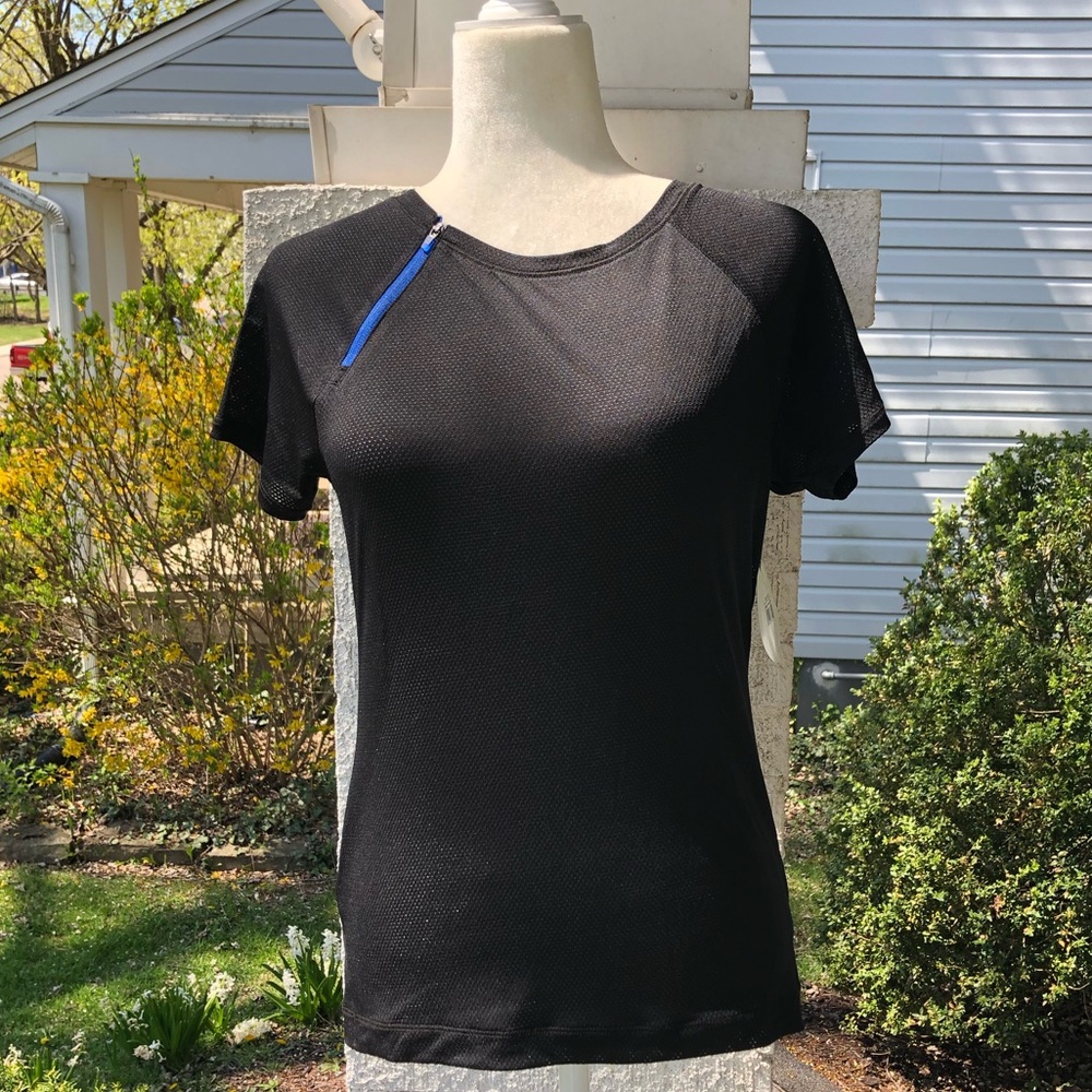 Evolve fit wear ladies top with zipper NWT